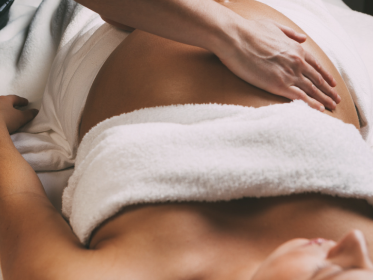 Le massage pré-natal